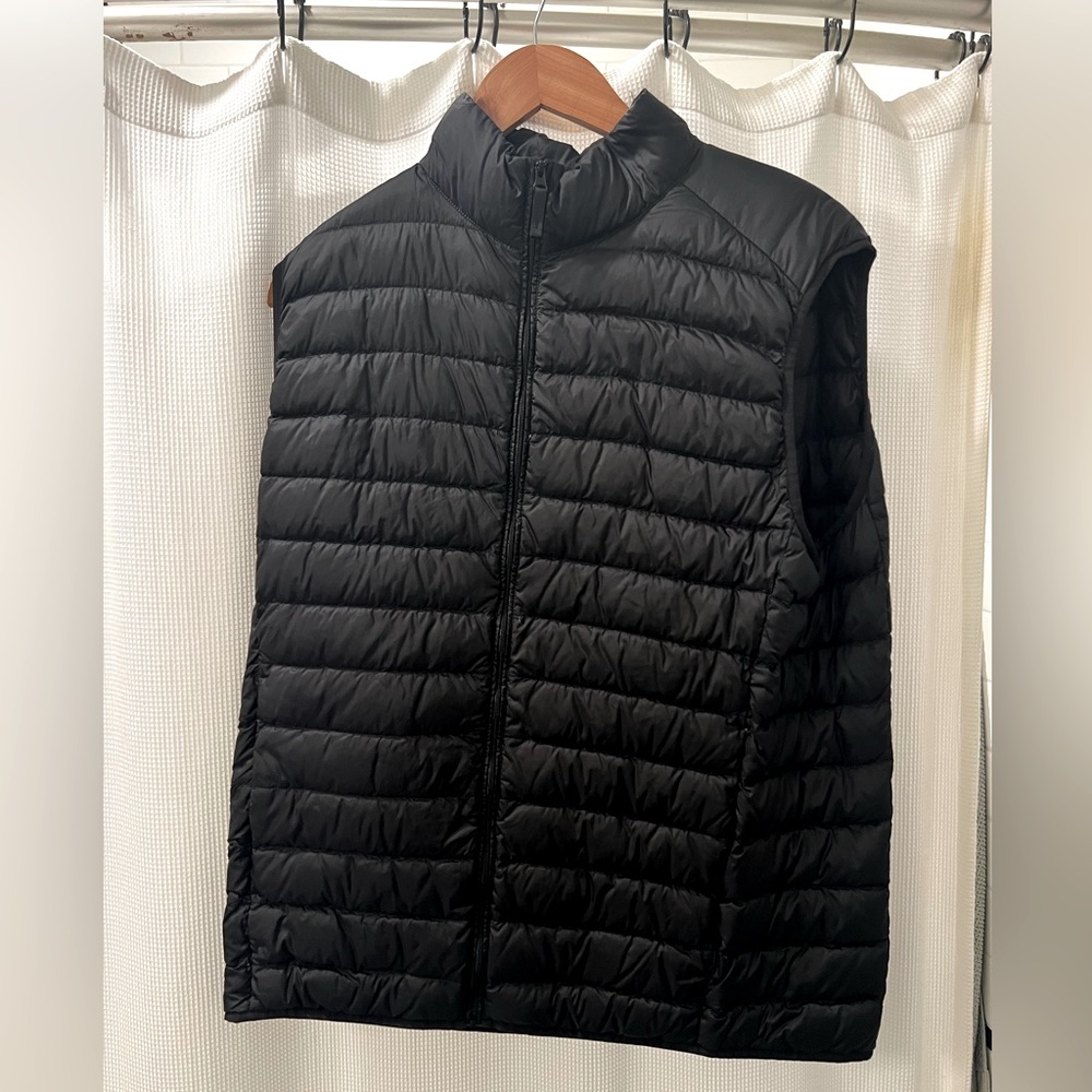 Uniqlo Men’s Ultra Light Down Vest (Narrow Quilt) Sz Lg